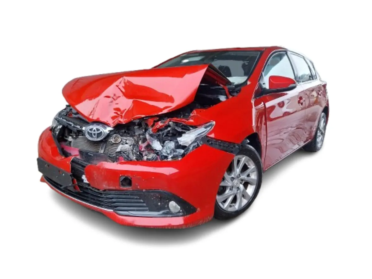 2015 TOYOTA AURIS For Breaking/Dismantling - Image 3