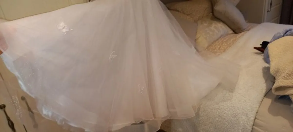 Communion dress and accessories - Image 2