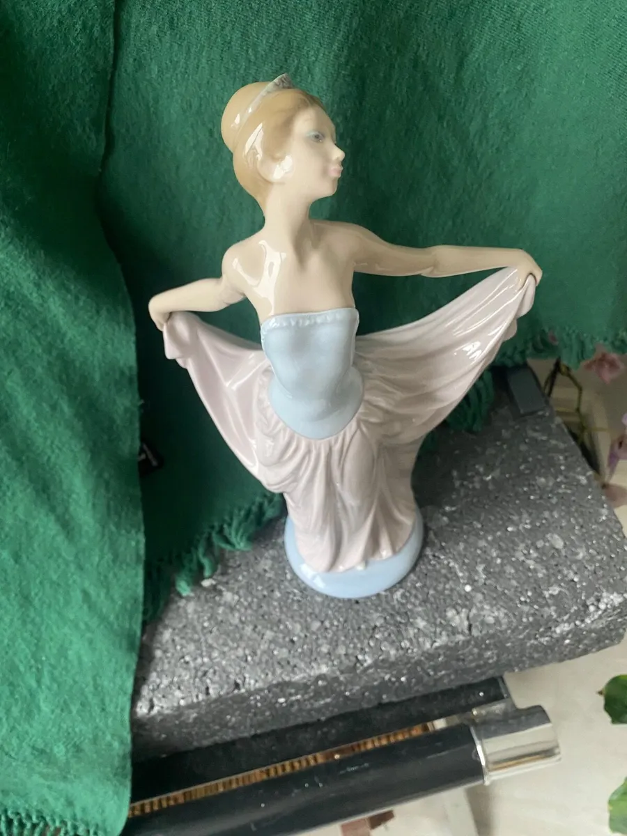 Lladro lady - Image 1