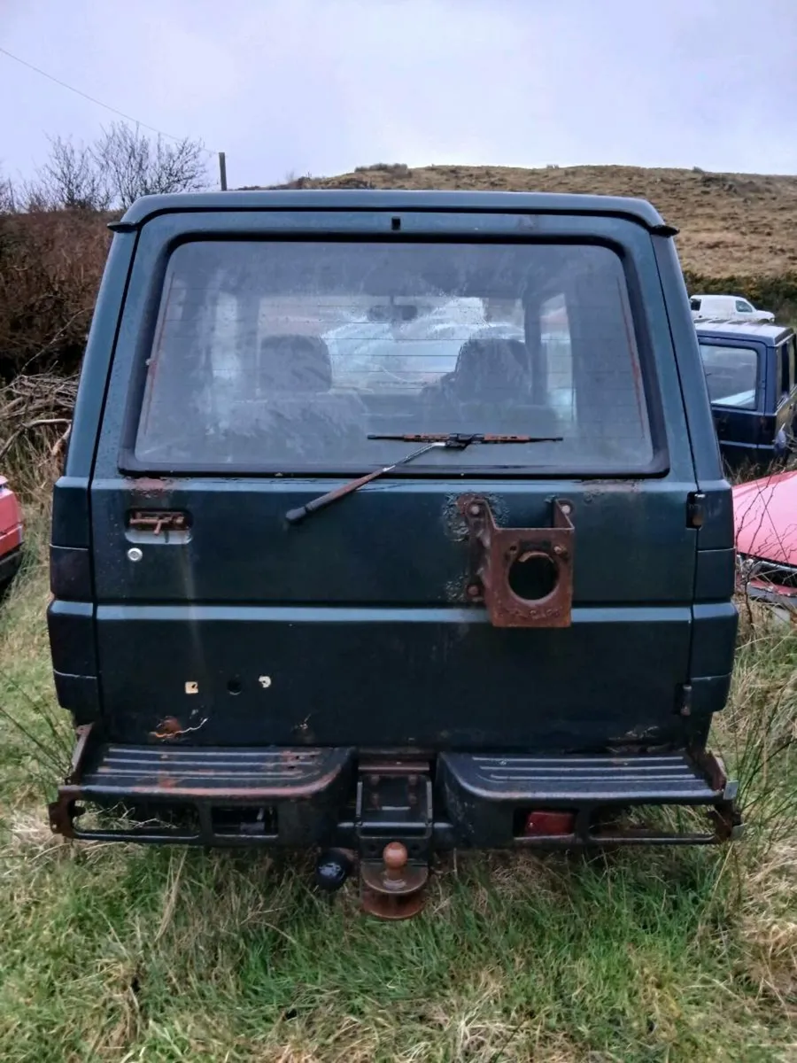 6 daihatsu fourtraks for breaking - Image 2