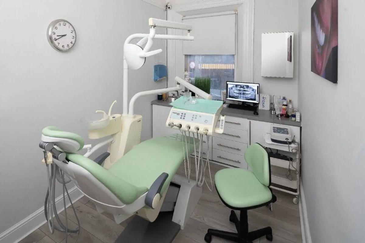 Fona 1000 Dental Chairs - Image 2