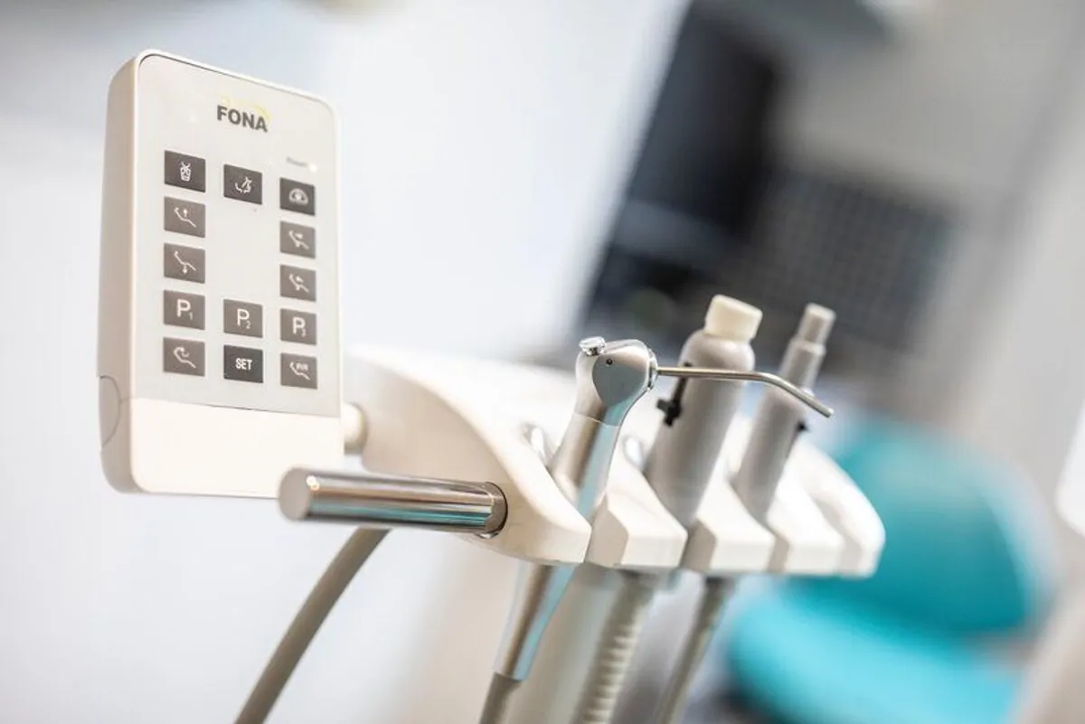 Fona 1000 Dental Chairs - Image 4