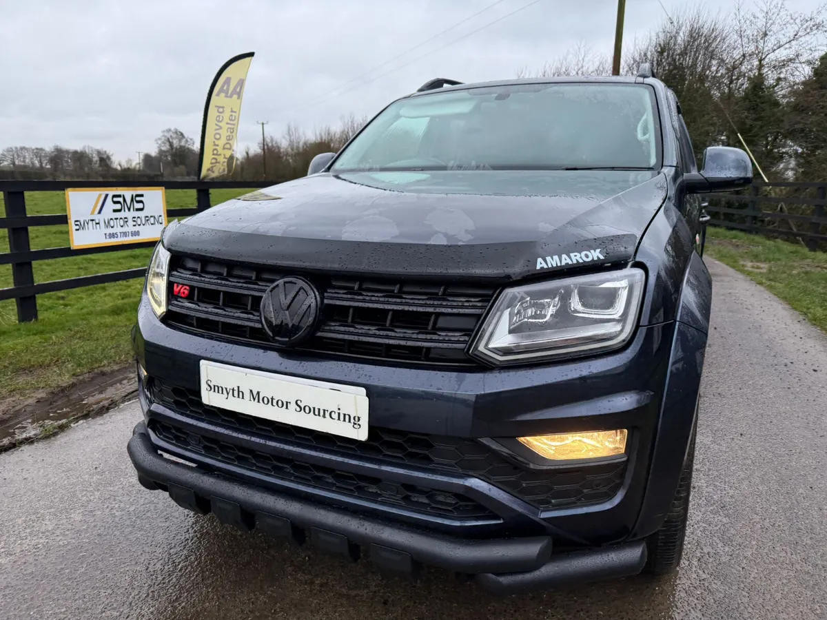 171 Volkswagen Amarok Black Ed Mint***** - Image 4