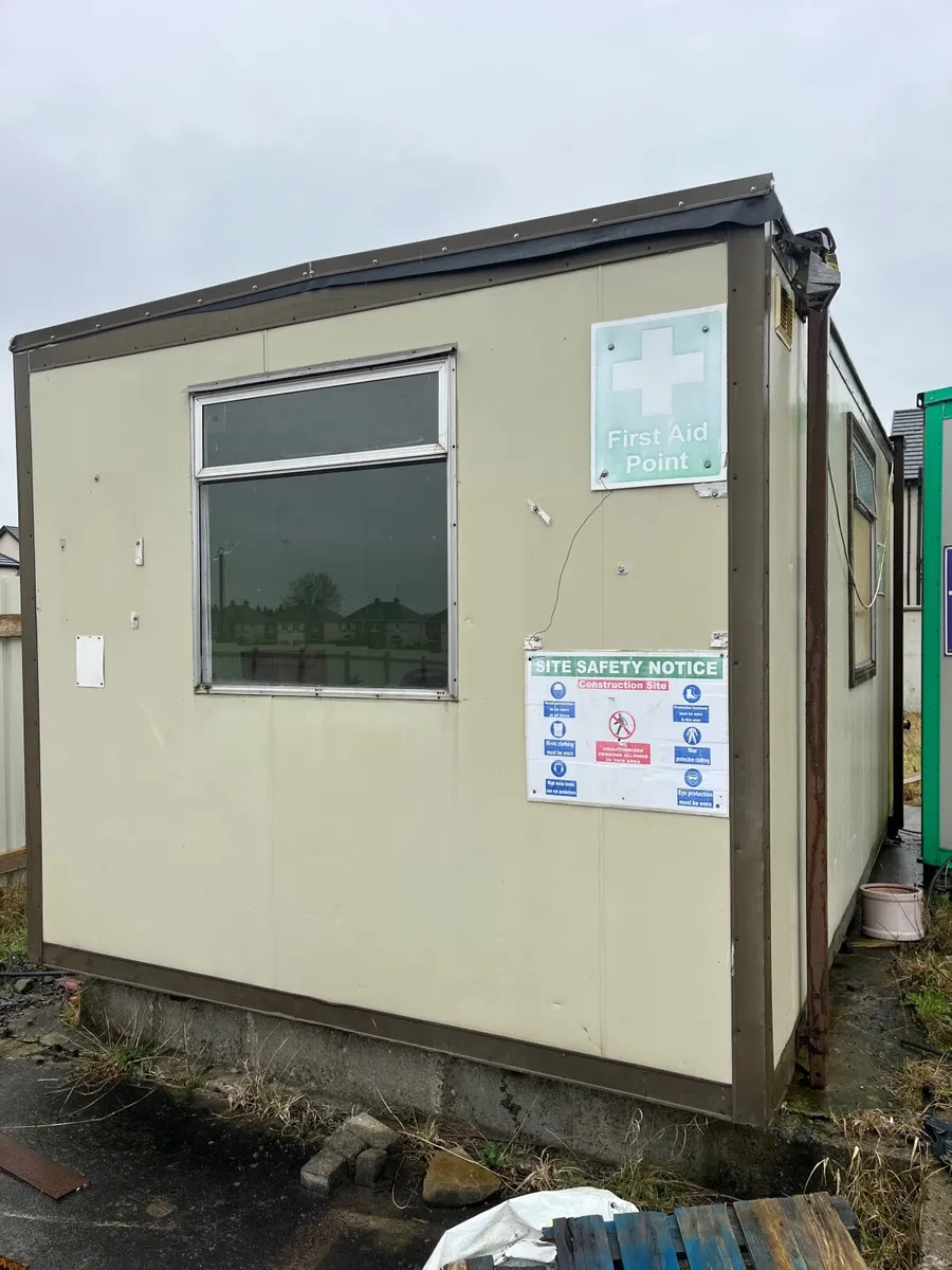 Site canteen and toilet block - Image 1