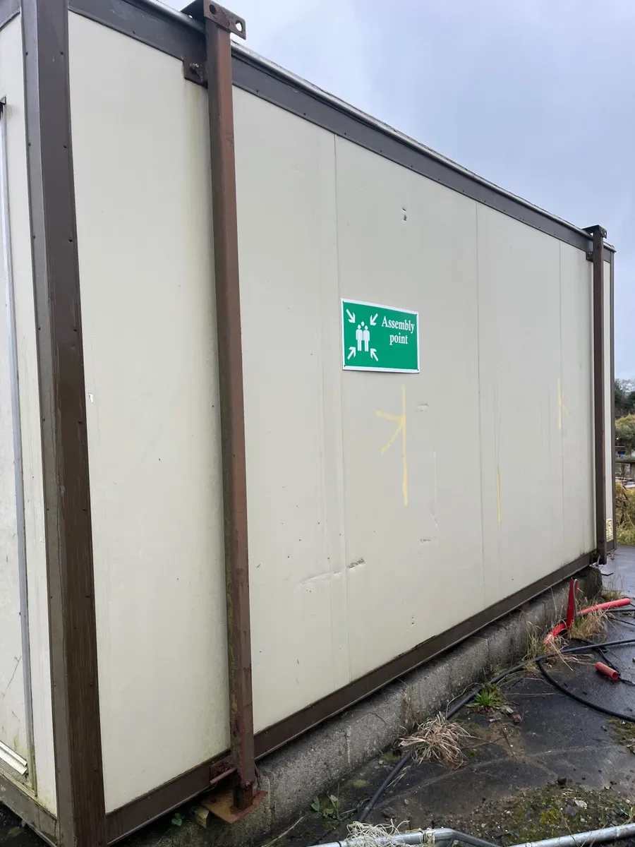 Site canteen and toilet block - Image 2