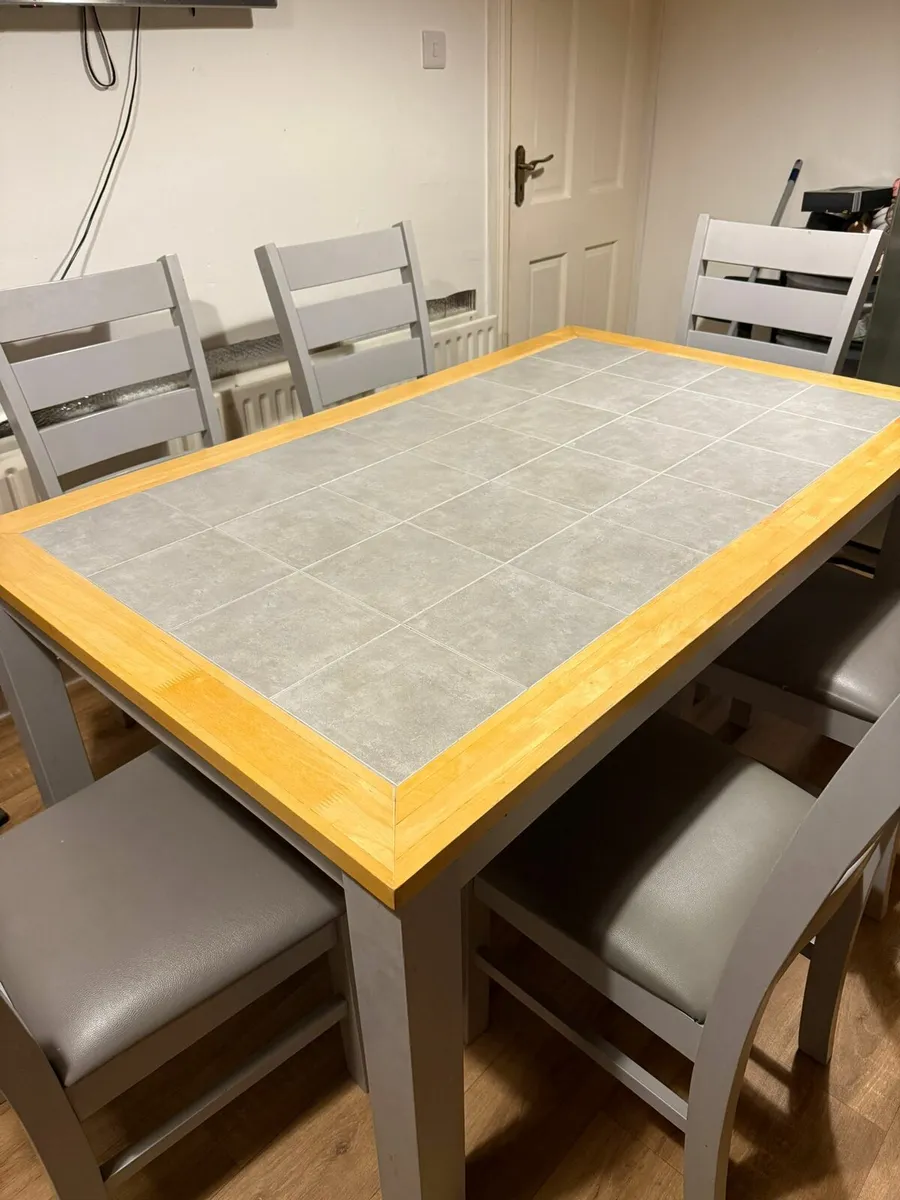 Table and 6 chairs. - Image 4