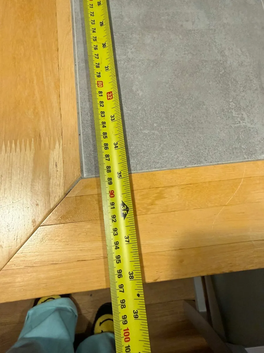 Table and 6 chairs. - Image 1