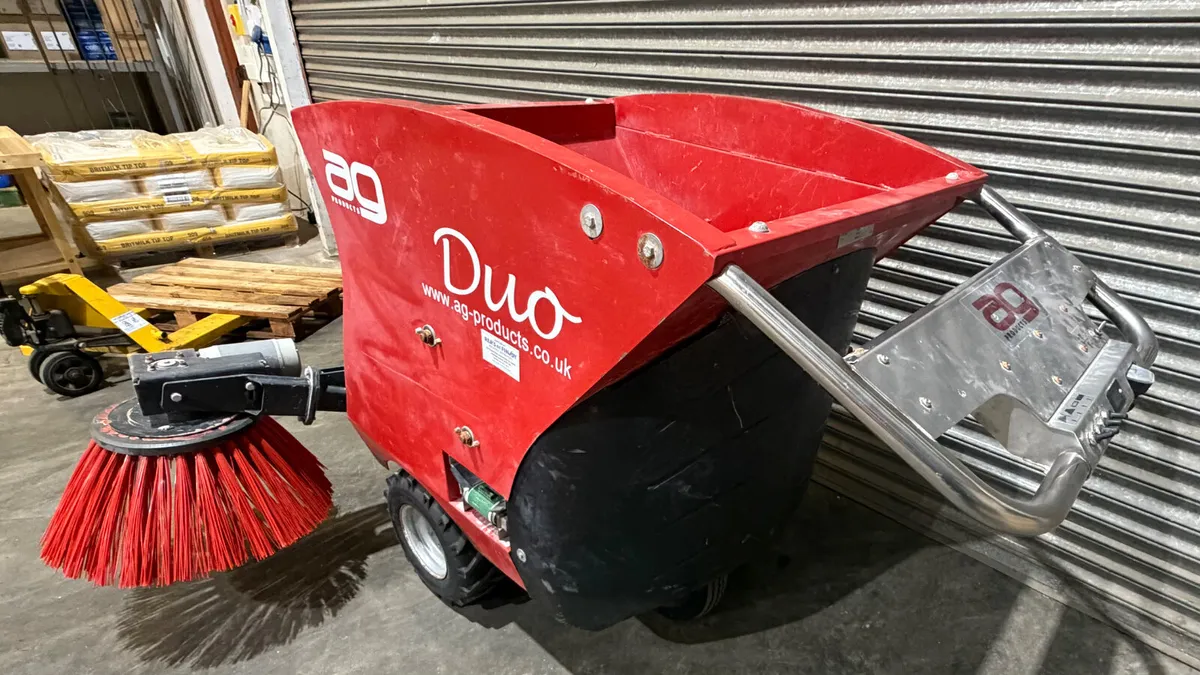 AG DUO Sawdust Bedder - Image 2