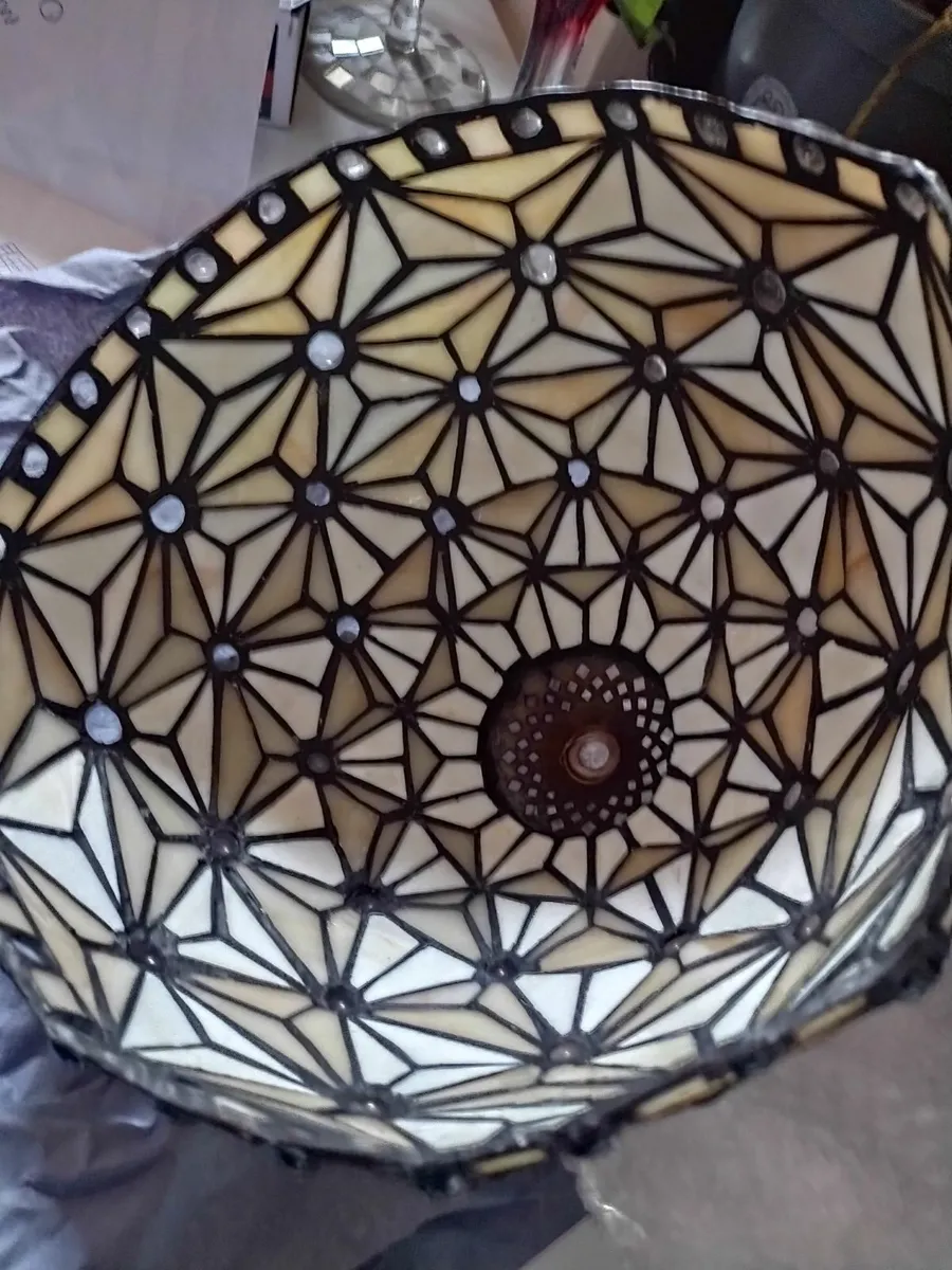 Beautiful Tiffany lamp shade - Image 4