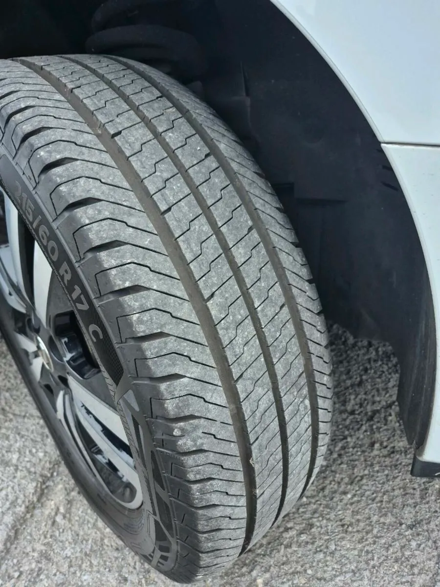 Renault alloy wheels - Image 1