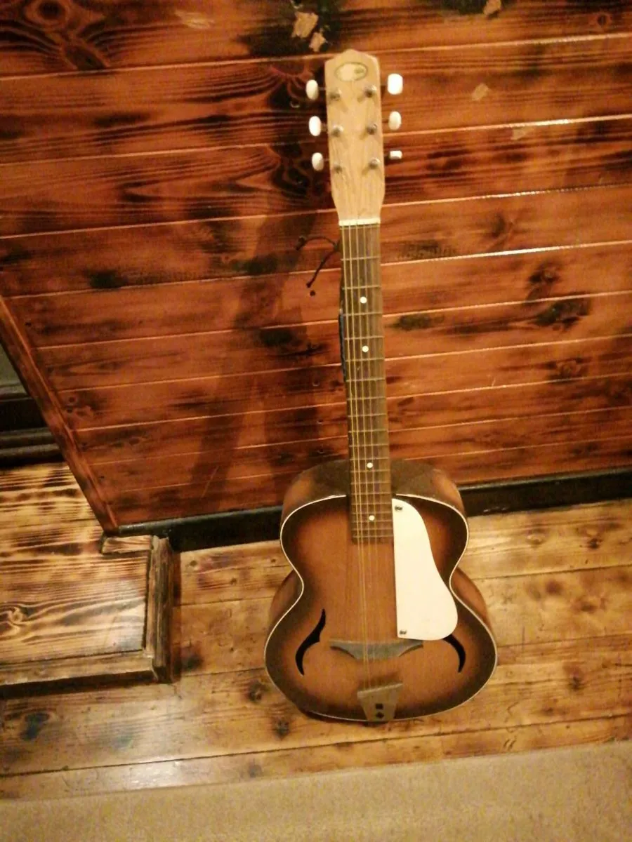 Vintage guitar - Image 2