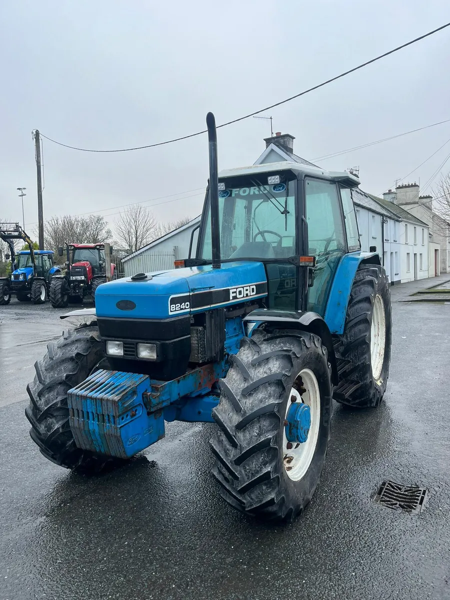 Ford Newholland 8240 - Image 1