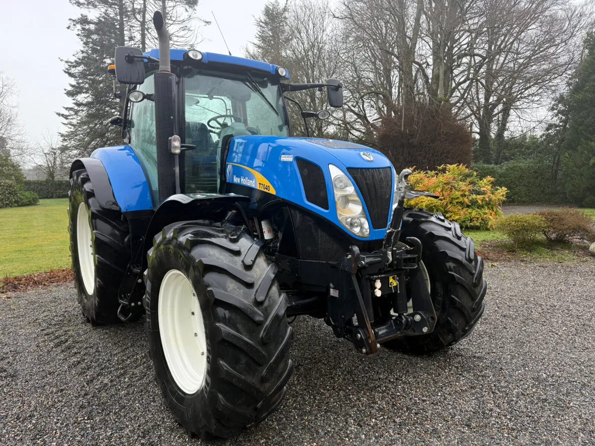 2011 New Holland T7040 **Immaculate 5300 hours** - Image 2
