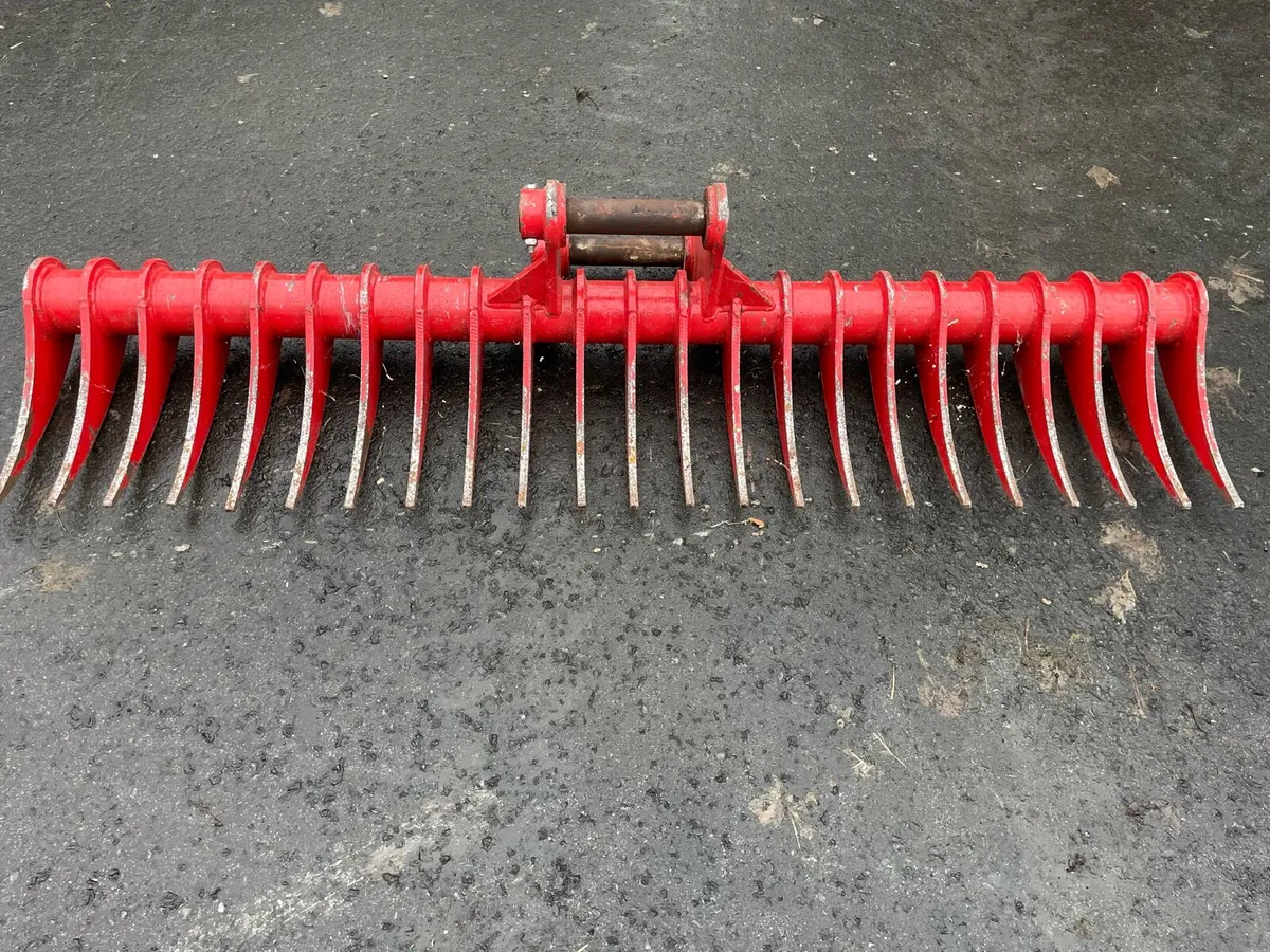Heavy Duty Lawn Rake - Image 2