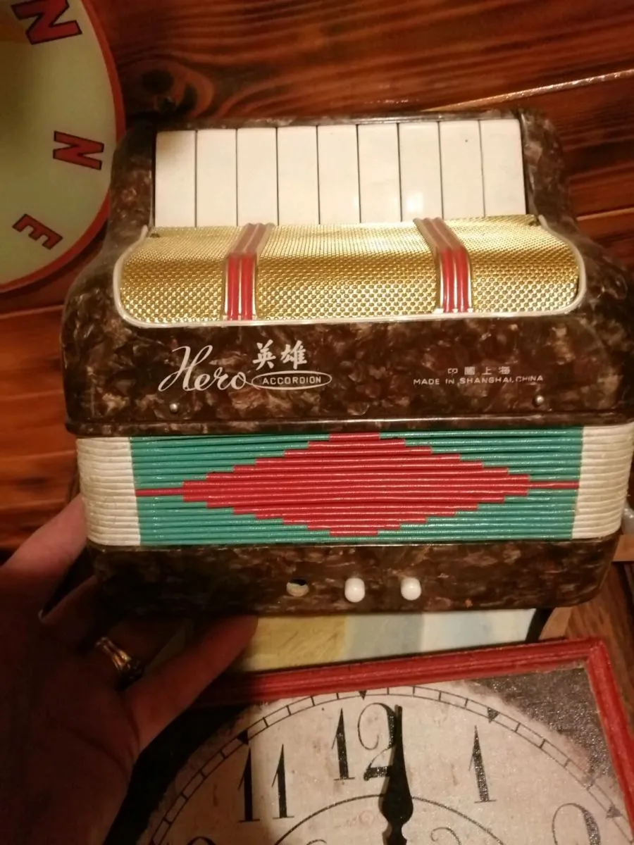 Vintage hero mini acordion - Image 1