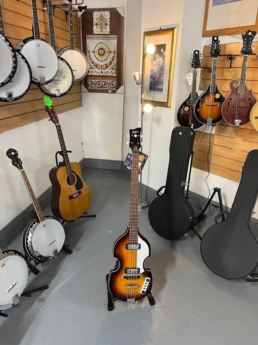 HOFNER BASS GUITAR @ THE MUSIC STORE CORK - Image 1
