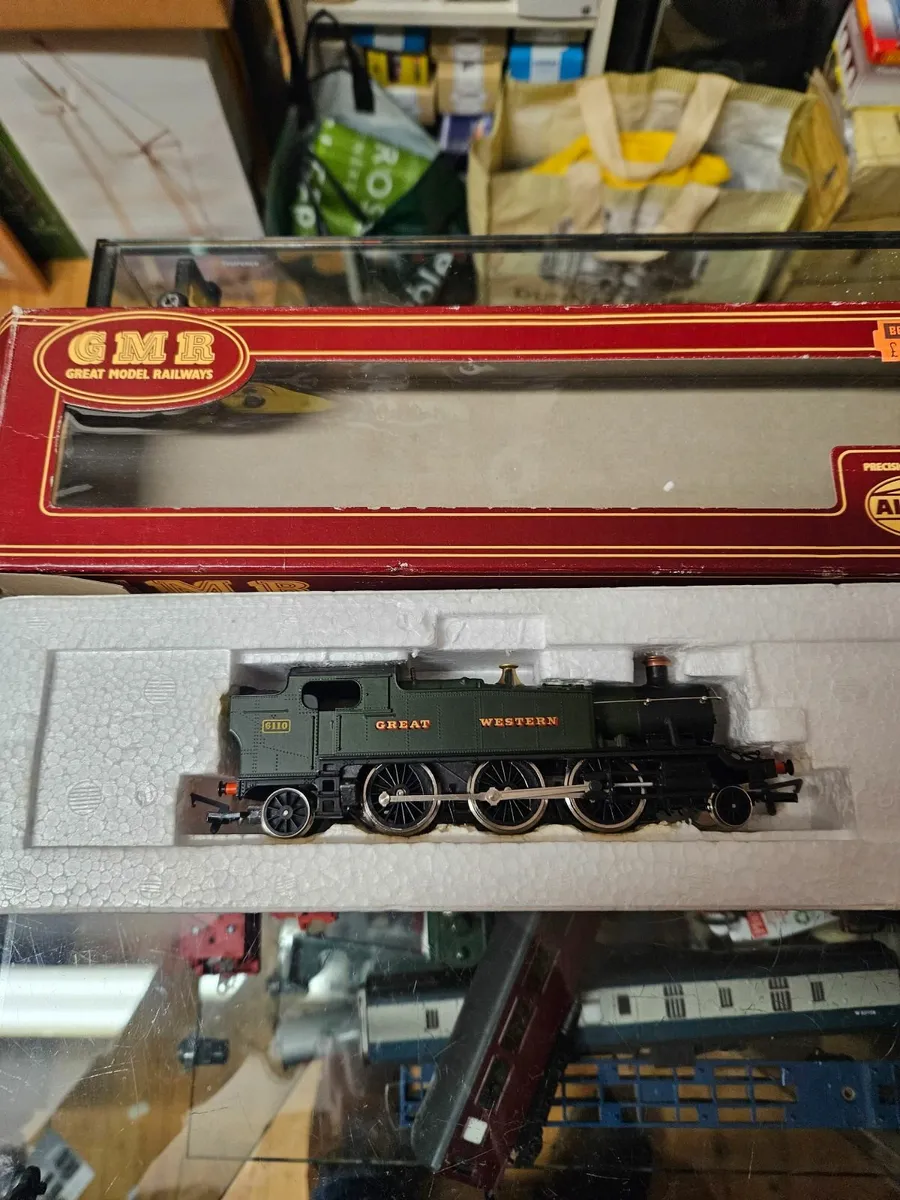 Hornby Mainline OO Gauge GWR Steam Engine - Image 1