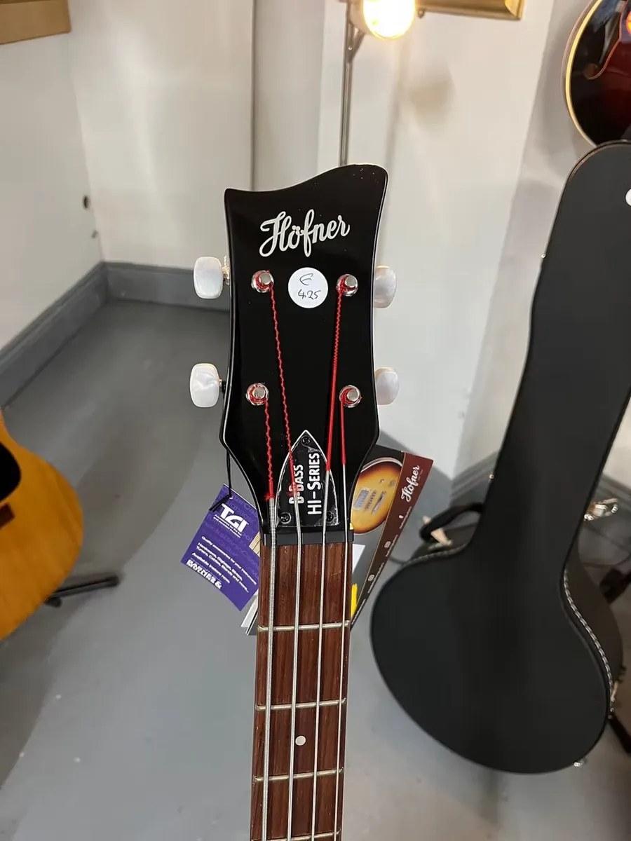 HOFNER BASS GUITAR @ THE MUSIC STORE CORK - Image 2