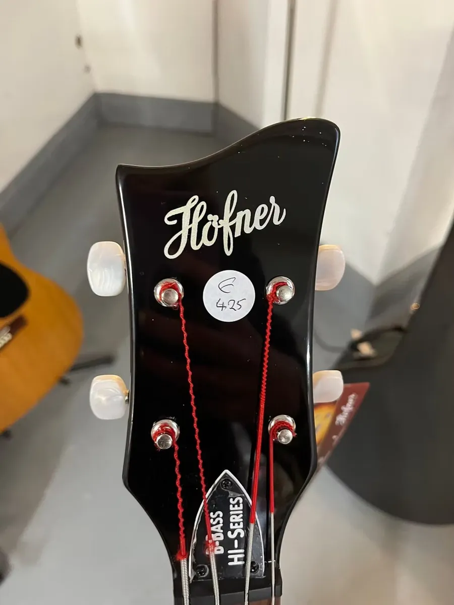 HOFNER BASS GUITAR @ THE MUSIC STORE CORK - Image 4