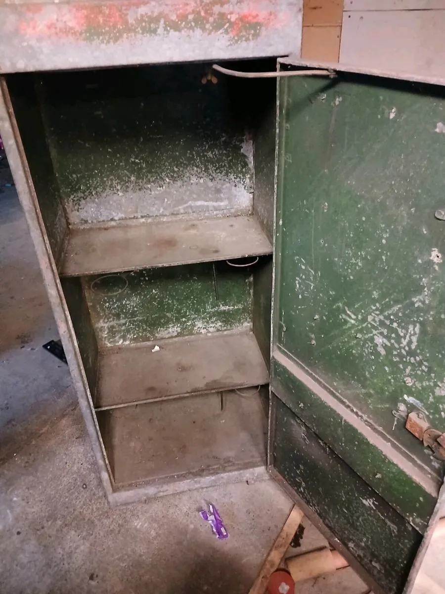 Vintage mobil oil cabinet - Image 2