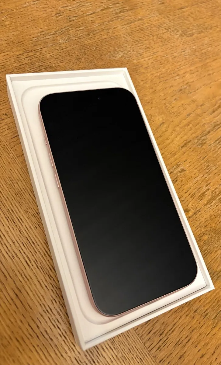 iPhone 15 - Image 4