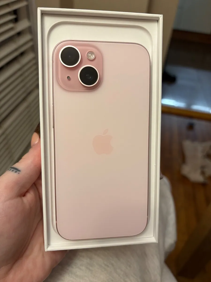 iPhone 15 - Image 3