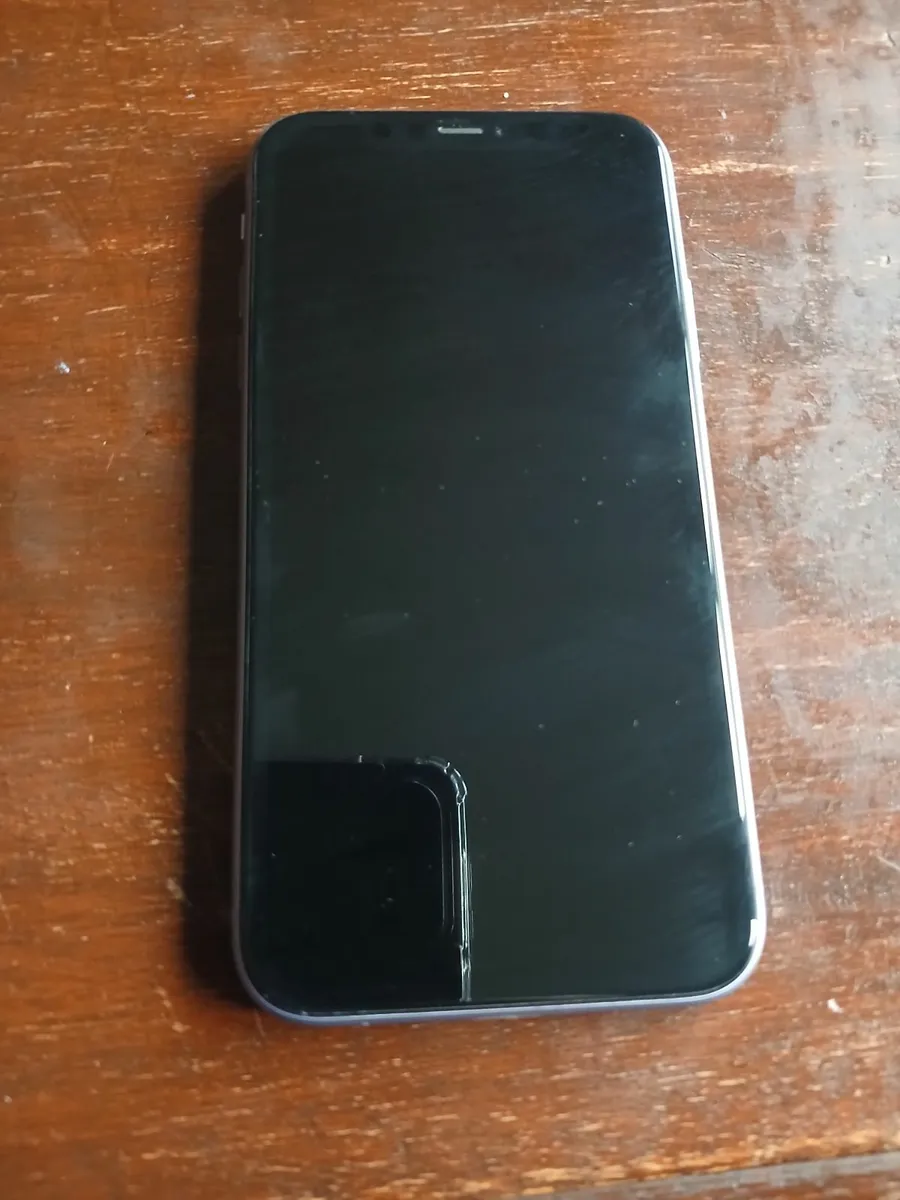Iphone 11 - Image 4