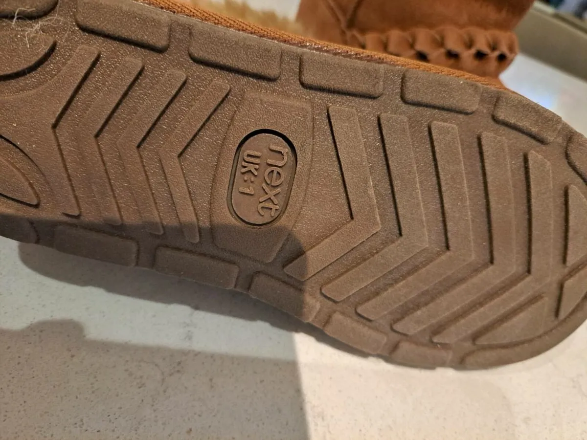 Next Ugg Girls Boots uk1 - Image 4
