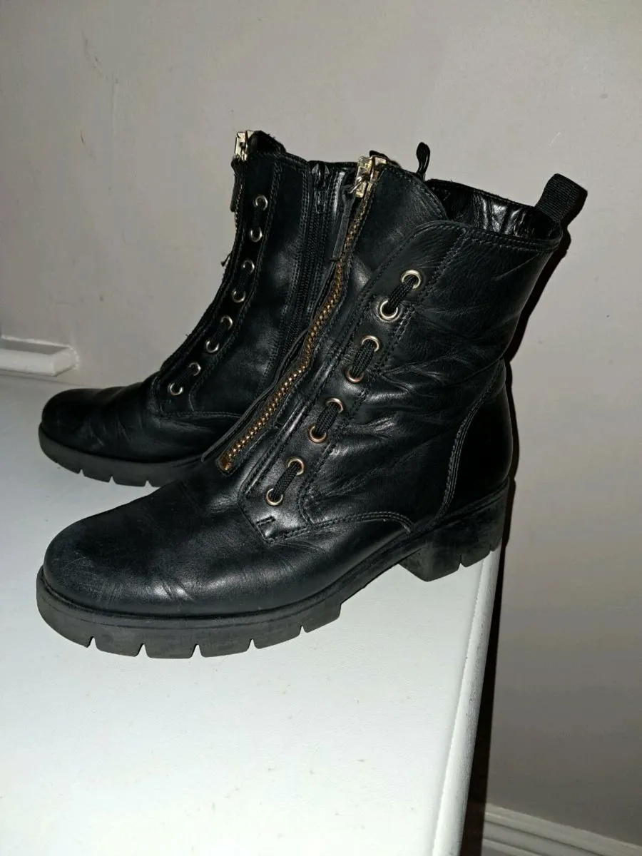 Gabor black leather boots size 5.5 - Image 3