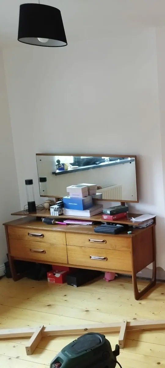 Dressing table - Image 1