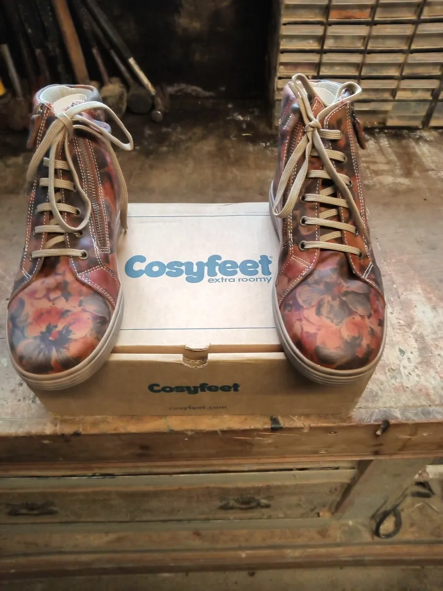 Ladies shoes. - Image 1