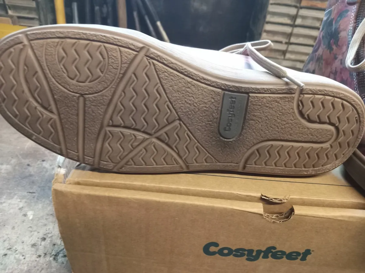 Ladies shoes. - Image 4