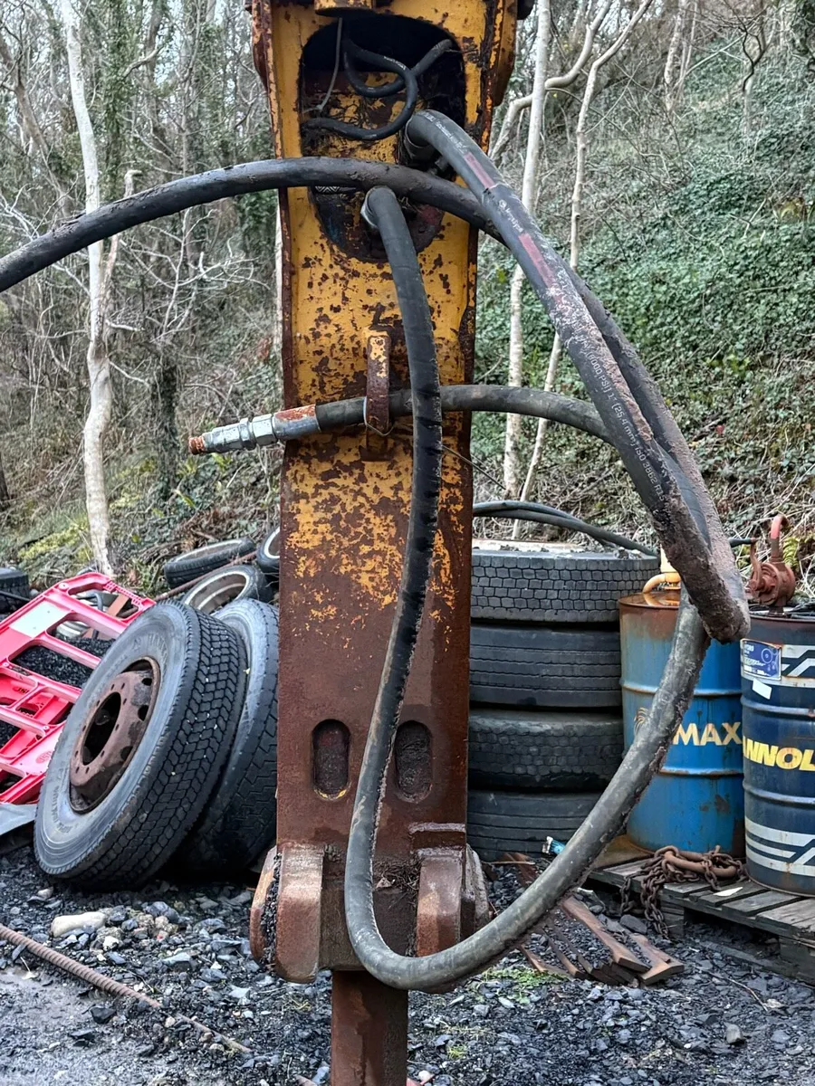 Rock breaker - Image 1