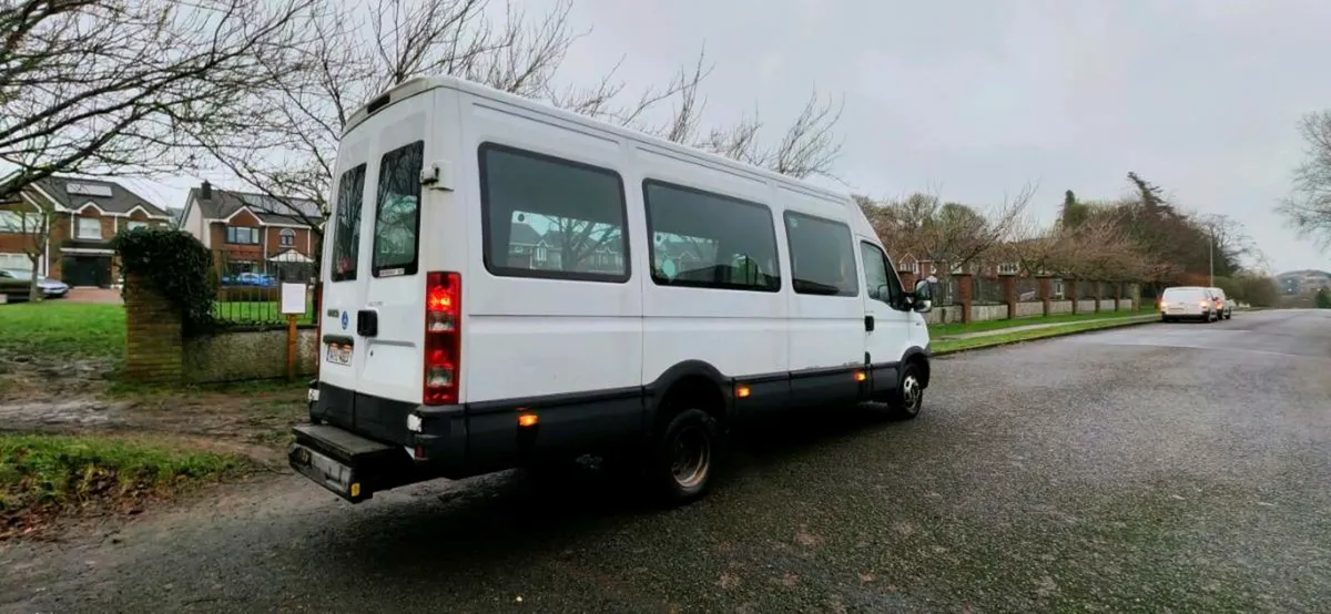 Iveco Daily 2014 17 seater - Image 2