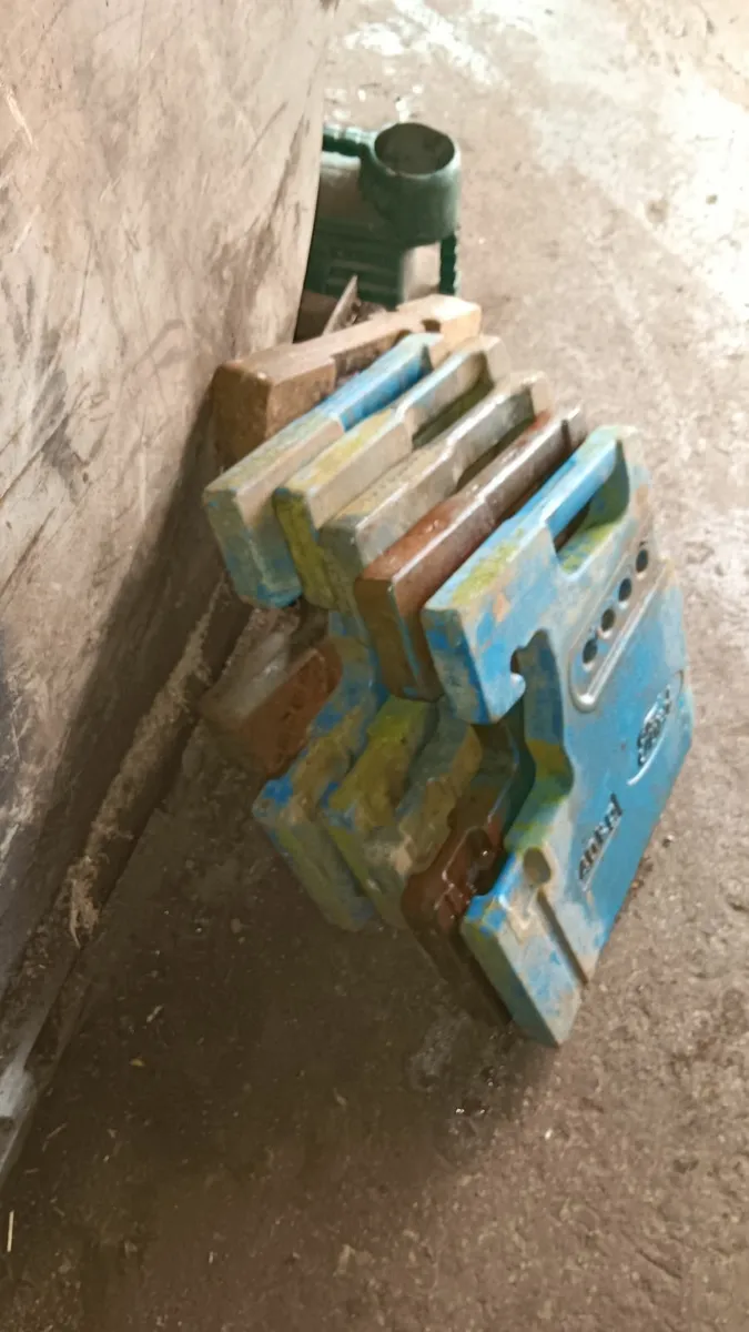 Ford weights and Ford 4000,4600 12-4-36 wheels - Image 3