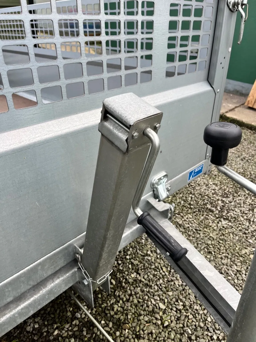 Trailer * new * - Image 2