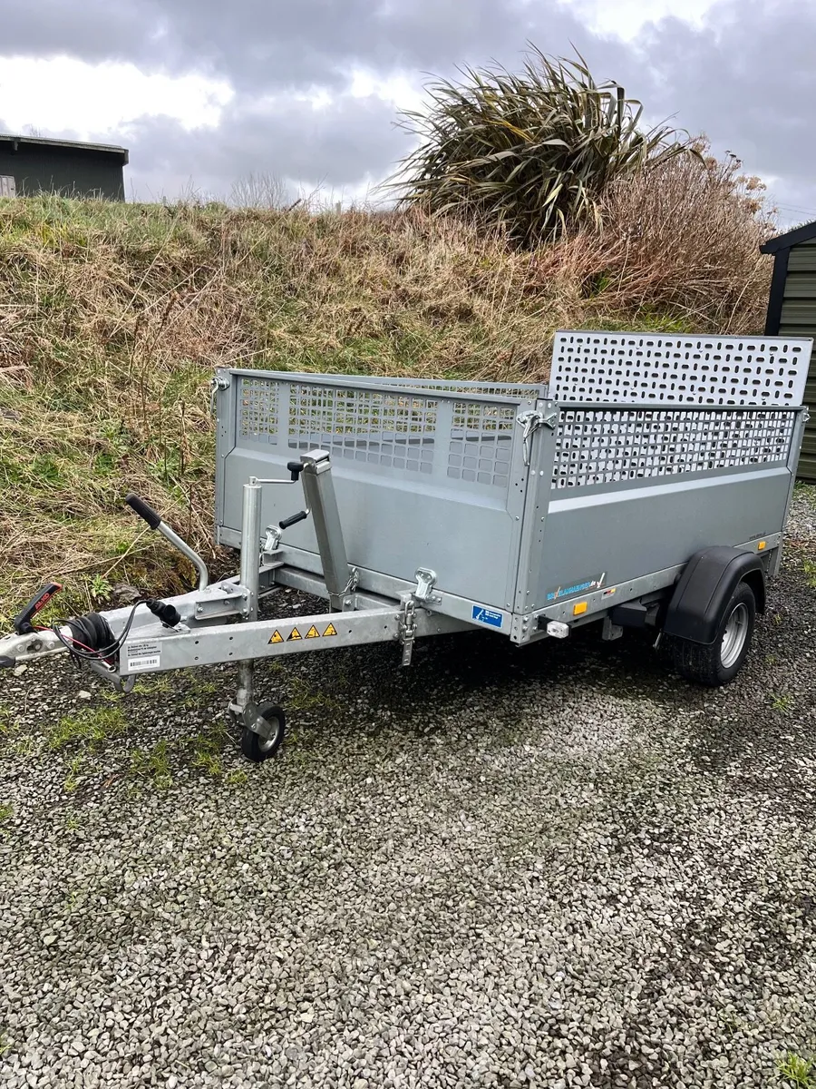 Trailer * new * - Image 1