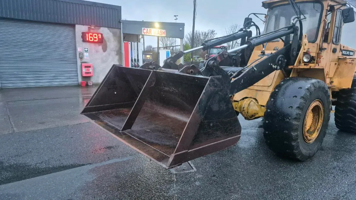 Volvo L70 loader - Image 2