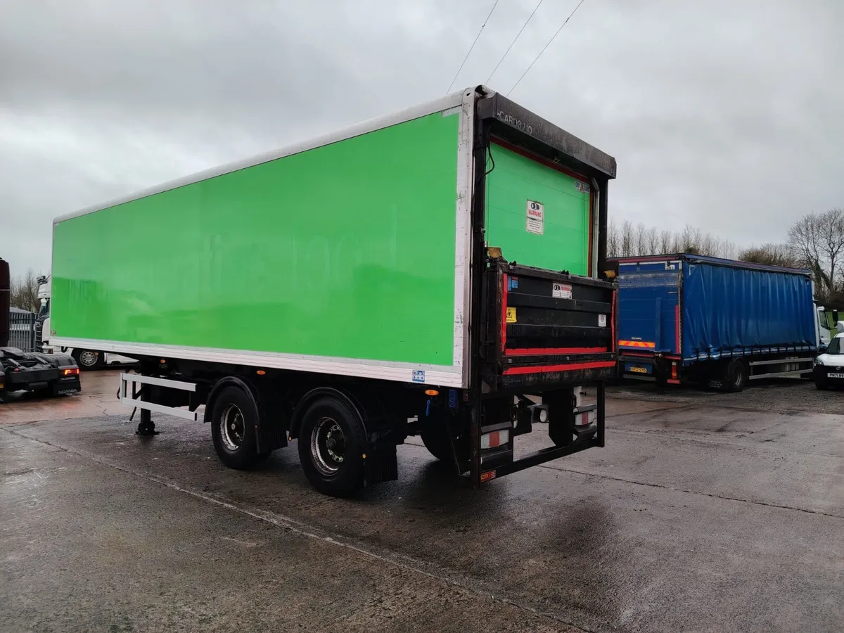 2015 Gray&Adams 10.9 meter fridge rear steer - Image 4