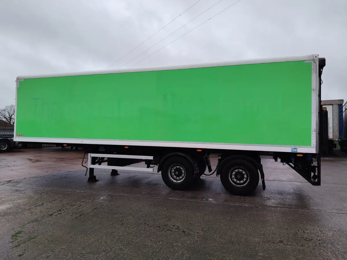 2015 Gray&Adams 10.9 meter fridge rear steer - Image 3