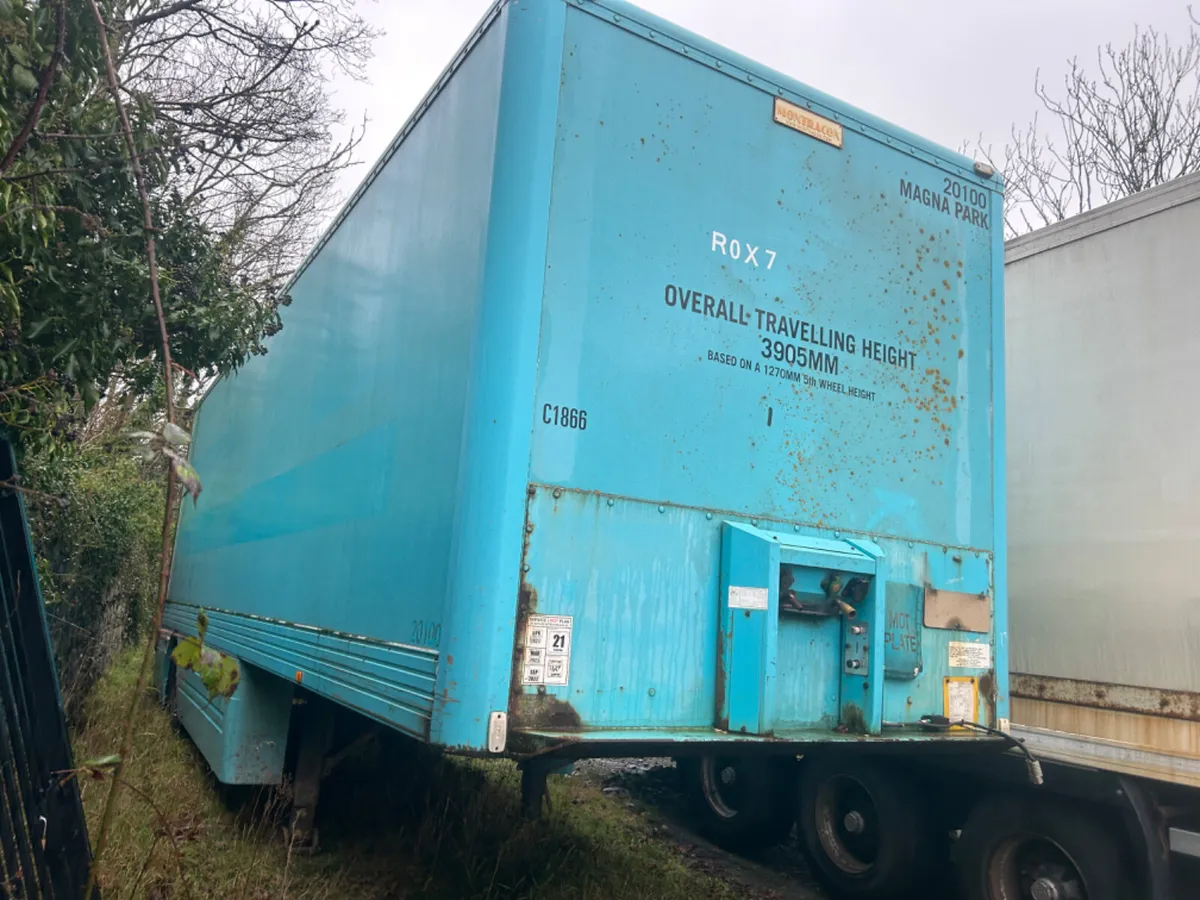 06 30ft box trailer with tail lift - Image 3