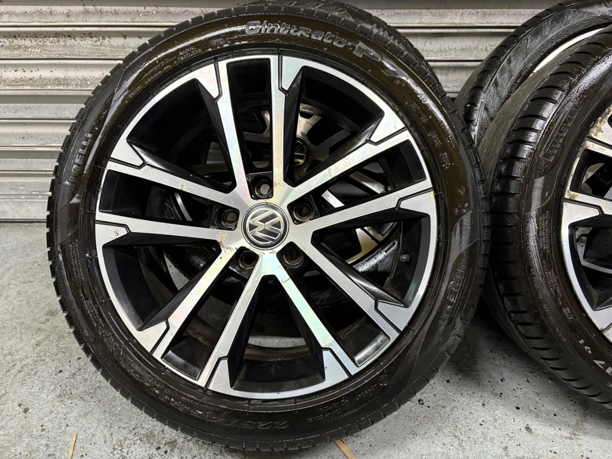 Volkswagen Golf R-Line Alloys 17” - Image 4