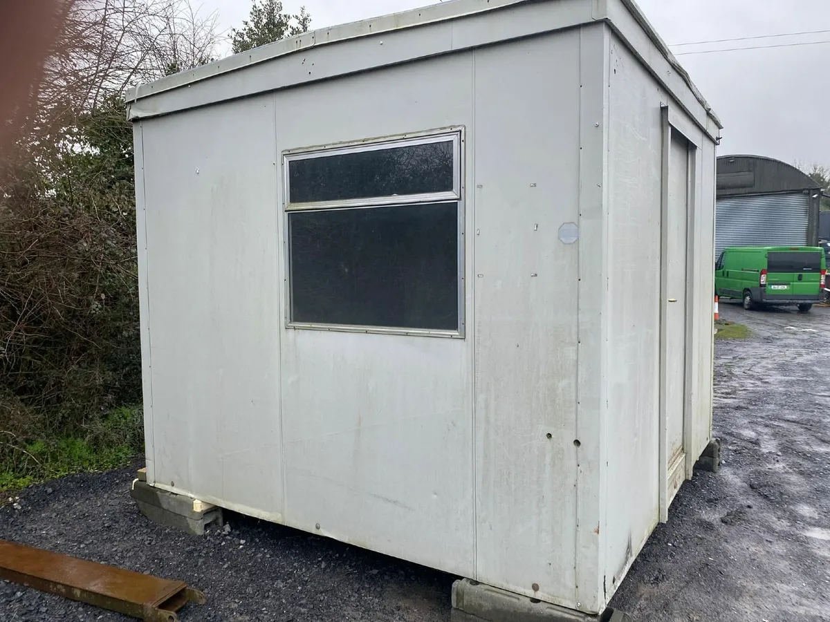 10x10 office / cabin - Image 1