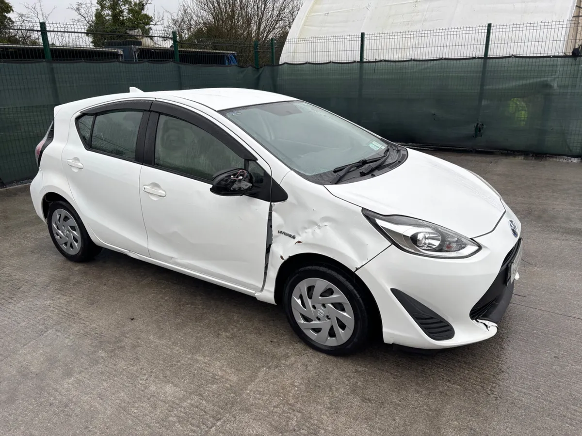 172 Toyota Aqua Hybrid Light Damage - Image 2