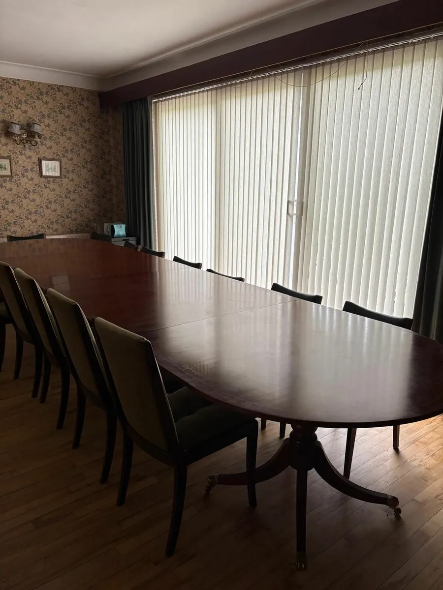 Large dining table - Image 2