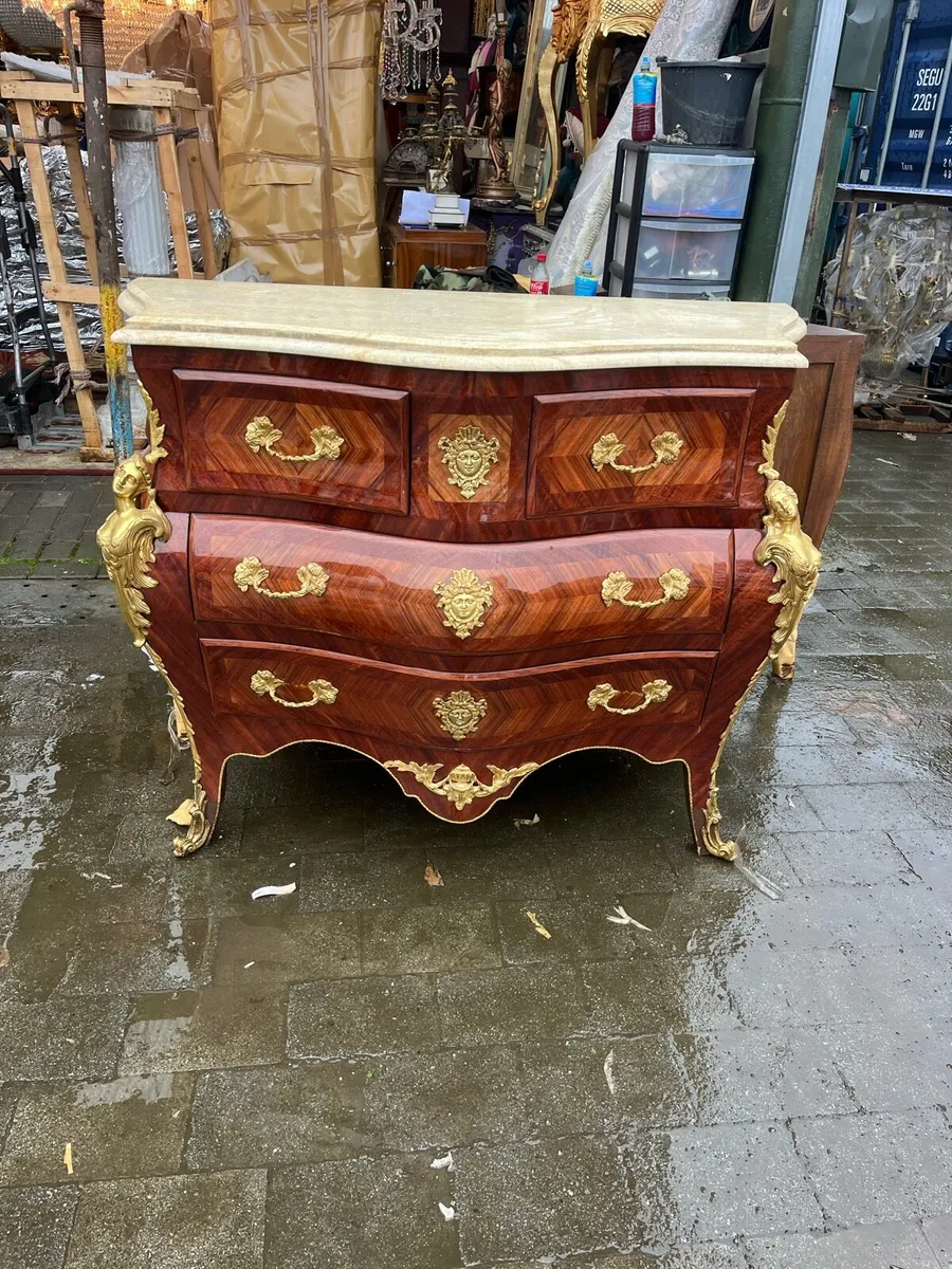 Terence Clifford Antiques. Sale - Image 3