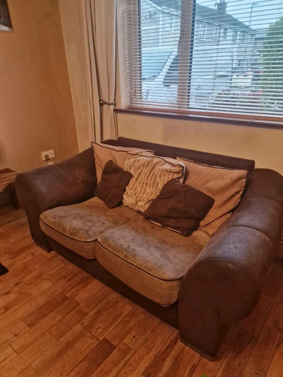 Couch 2 seater and 3 seater - Image 1