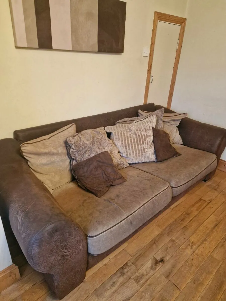 Couch 2 seater and 3 seater - Image 2