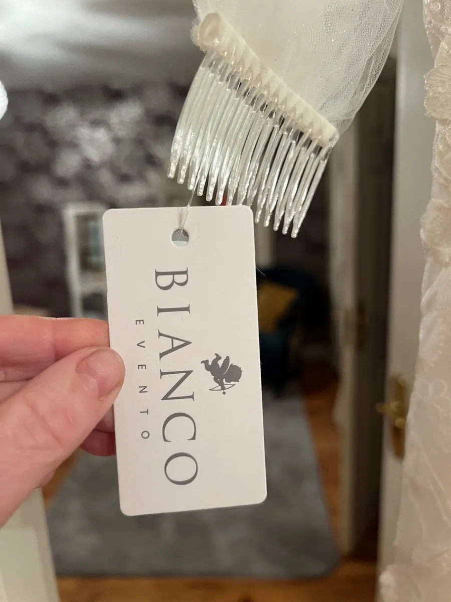 Wedding dress - Image 2