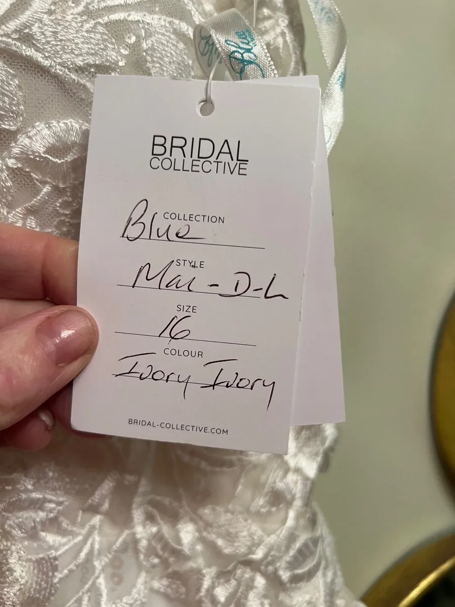 Wedding dress - Image 4